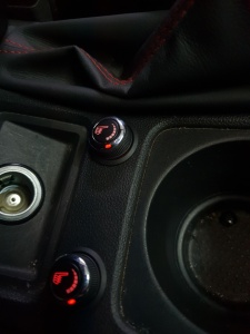 Kit Incalzire In Scaune Auto Carbon Buton Rotativ 6 Trepte Cromat LUXURY RED - Leduri rosii - Pozitii Montaj Profesional In Toata Tara !