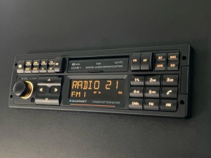 Mp3 Player auto 1Din Radio Epoca Retro Vintage cu Bluetooth Blaupunkt Frankfurt RCM 82 DAB