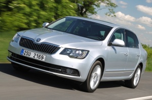Set 2 sticle faruri pentru Skoda Superb 2 / B6 Facelift (2013 - 2015) - HS010