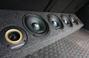 Centru Audio Incinta Soundbar Cu 4 Difuzoare 6,5 inchi 300W 2 Tweetere 3,6 inchi de 160W in total 760 W RMS / 1520 W Max Phoenix Gold ZPROB654