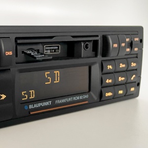 Mp3 Player auto 1Din Radio Epoca Retro Vintage cu Bluetooth Blaupunkt Frankfurt RCM 82 DAB