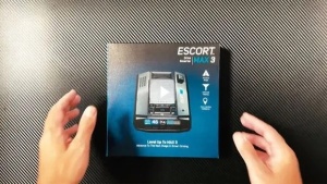 Detector de radar portabil Escort Max 3 International pentru radarele si pistoalele laser de ultima generatie, Conectivitate Bluetooth, Compatibilitate Apple CarPlay si Android Auto