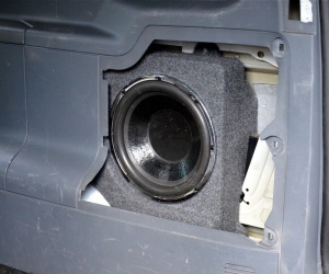 INCINTA INCHISA SUBWOOFER DEDICAT MERCEDES VIANO W639 LONG, 300 MM, 25L