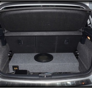 INCINTA INCHISA SUBWOOFER DEDICAT VOLKSWAGEN POLO 5 HATCHBACK, 250 MM, 17L