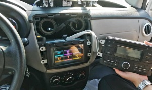 Navigatie Originala Dacia Logan Duster Sandero Lodgy Dokker Renault Captur Trafic Opel Vivaro B Model LG MediaNav 281156588R OE