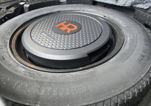 Subwoofer auto activ ESB HR 11 SW 260mm 200W RMS INSTALARE LA ROATA DE REZERVA