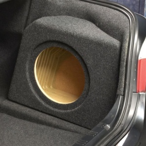 INCINTA INCHISA SUBWOOFER DEDICAT BMW SERIA 5 E60 SEDAN, 250 MM, 17L