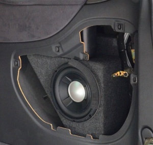 INCINTA INCHISA SUBWOOFER DEDICAT VOLKSWAGEN SHARAN 1, 200 MM, 8L