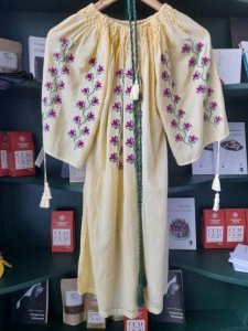Rochie galbenă cu lalele
