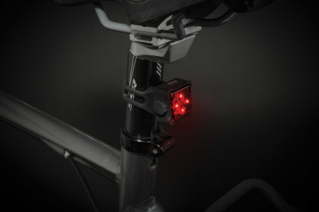 Far + stop AXA Niteline T4-R/ USB