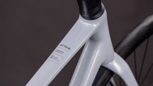 BICICLETA CUBE ATTAIN RACE FOGGREY SHIFT 2026 47 cm - Img 2