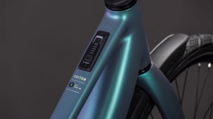 BICICLETA ELECTRICA CUBE EDITOR HYBRID SLT 400X FE TRAPEZE SMARAGDGREY PRISM 2026 50 cm - Img 2