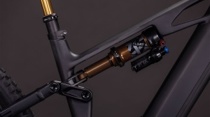 BICICLETA ELECTRICA CUBE STEREO HYBRID ONE44 HPC AT 800 CARBON GOLD 2026 cadru S (16") - roti 27.5 - Img 3