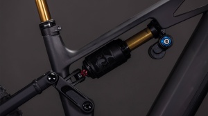 BICICLETA ELECTRICA CUBE STEREO HYBRID ONE77 HPC AT 800 CARBON GOLD 2026 S - Img 3