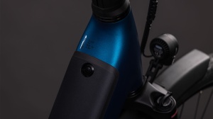 BICICLETA ELECTRICA CUBE SUPREME HYBRID DELUXE PRO 600 EASY ENTRY ELECTRICBLUE CHROME 2026 50 cm - Img 2