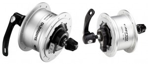 BUTUC CU DINAM SHIMANO DH-F703-SB 6V/3W 28H OLD 74MM AX PT. BROMPTON FARA QR E2 TERMINAL (FARA CONECTOR SI CAPAC PT. CONECTOR) SHIMANO LOGO ARGINTIU VRAC