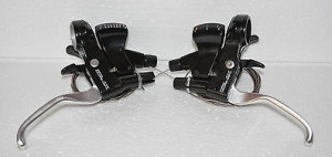 MANETA SCHIMBATOR/FRANA SHIMANO DEORE LX ST-M567 8X3 VIT. CABLU DE SCHIMBATOR 2050/2050 CAMASA DE SCHIMBATOR NEAGRA 520/520/300MM CABLU/CAMASA DE FRANA 300X800/1400X1600MM AMBALAT IND.