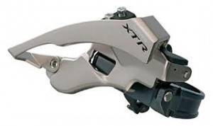 SCHIMBATOR FATA SHIMANO XTR FD-M970 TRIPLU PT. 10 VIT. PE SPATE TOP SWING TRAGERE DUBLA COLIER 34.9MM (INCL. ADAPTOR 31.8MM & 28.6MM) UNGHI CS 66-69 AMBALAT IND.