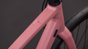 BICICLETA CUBE NUROAD ONE RUBY PUCE 2026 L - Img 2