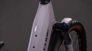 BICICLETA ELECTRICA CUBE REACTION HYBRID PERFORMANCE 600 FE EASY ENTRY PLUMGREY BLACK 2026 cadru M (18") - roti 29 - Img 2