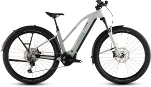 BICICLETA ELECTRICA CUBE REACTION HYBRID PRO 800 FE TRAPEZE DESERTSTONE DRIEDHERBS 2026 cadru XL (22") - roti 29