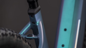 BICICLETA ELECTRICA CUBE REACTION HYBRID RACE 800 EASY ENTRY POLARLIGHT PRISM 2026 cadru S (16") - roti 27.5 - Img 4