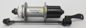 BUTUC SPATE SHIMANO FH-M526S 32H 8/9 VIT. OLD 135MM AX 146MM QR 168MM NEGRU PT. ROTOR CENTER LOCK INCL. PROTECTIE PT. MONTURA DISCULUI SHIMANO LOGO ARGINTIU VRAC