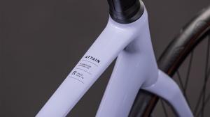 BICICLETA CUBE ATTAIN RACE CYCLAMEN BLACK 2026 50 cm - Img 2