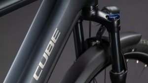 BICICLETA ELECTRICA CUBE TOURING HYBRID ONE 600 COAL CHROME 2026 50 cm - Img 3
