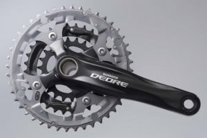 ANGRENAJ PEDALIER SHIMANO DEORE FC-M590-L 44X32X22T BRAT 170MM PT. 9 VIT. PE SPATE 2-PCS FC CU CG INCOMPATIBIL CHAINCASE CU BB NEGRU AMBALAT IND.