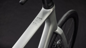 BICICLETA CUBE ATTAIN C:62 SLX SLEEKGREY PRISM 2026 60 cm - Img 2
