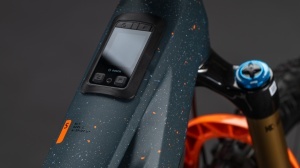 BICICLETA ELECTRICA CUBE STEREO HYBRID ONE77 HPC SLT 800 GALAXY ORANGE 2026 M - Img 3
