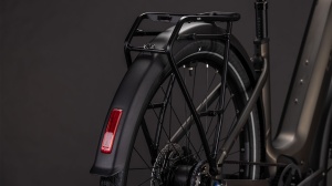 BICICLETA ELECTRICA CUBE TOURING HYBRID COMFORT SLX 800 EASY ENTRY CHARCOAL CHROME 2026 58cm - Img 4