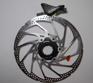 ETRIER FRANA PE DISC & ROTOR SHIMANO SAINT BR-M800 SPATE HIDRAULICA INCL. ADAPTOR PT. A-STANDARD PLACUTE RESIN & METAL ROTOR SM-RT80 AMBALAT IND.