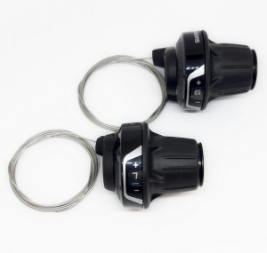 MANETE DE SCHIMABTOR SHIMANO SL-RV400 3X6 VIT. REVO R:2050MM L:1800MM 600X600X300MM NEGRU CU OPTICAL DISPLAY AMBALAT IND.