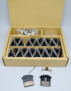 PLACUTE DE FRANA SHIMANO METAL J04C & ARC CUTIE 25 PER.