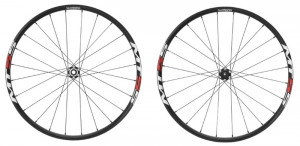 ROATA SHIMANO WH-MT55 FATA & SPATE PT. 8/9/10 VIT. 24H OLD 100/135MM AX FATA 15MM E-THRU QR SPATE 168MM JANTA 26" CLINCHER NEAGRA AMBALAT IND.