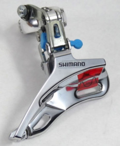 SCHIMBATOR FATA SHIMANO FD-MC17 TRIPLU PT. 7 VIT. PE SPATE DOWN SWING TRAGERE DE JOS COLIER 31.8MM UNGHI CS 66-69 VRAC
