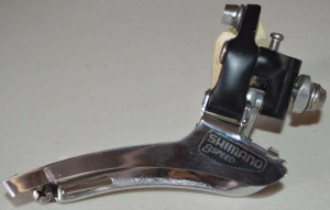 SCHIMBATOR FATA SHIMANO FD-R440A-L DUBLU PT. GHIDON DE SOSEA DREPT PT. 8 VIT. PE SPATE BRAZED-ON CL 43.5MM NEGRU AMBALAT IND.