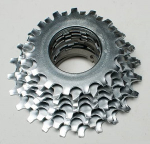BLOC DE PINIOANE PE CASETA SHIMANO CS-UG70 8 VIT. 15-16-17-18-19-20-21-23T PEARL BRIGHT AMBALAT IND.