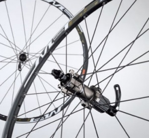 ROATA SHIMANO WH-MT65 SPATE PT. DISC CU 6 SURUBURI OLD:100MM JANTA:26 CLINCHER (COMPATIBILA TUBELESS) 24H FARA HUSA AMBALAT IND.