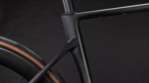 BICICLETA CUBE ATTAIN C:62 SLT CARBON COALCHROME 2026 60 cm - Img 4