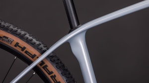 BICICLETA CUBE REACTION C:62 RACE FOGGREY WHITE 2026 L - Img 4