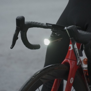 Lumina Fata iGPSPORT Smart Front Light VS1200 cu prindere M82 - Img 7