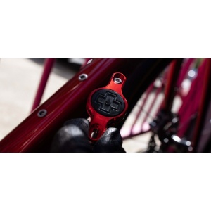 Suport Apple AirTag pentru cadru Muc-Off Secure Tag Holder V2 Roz - Img 4