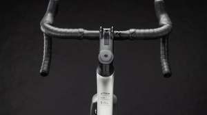 BICICLETA CUBE ATTAIN C:62 SLX SLEEKGREY PRISM 2026 60 cm - Img 3