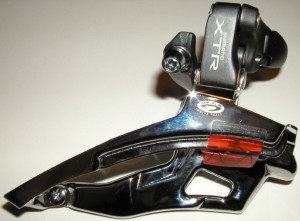 SCHIMBATOR FATA SHIMANO XTR FD-M953 TRIPLU TRAGERE DE SUS COLIER 34.9MM CONVENTIONAL TYPE UNGHI CS 66-69 PT. 44/46/48T PT. MEGA-9 AMBALAT IND.