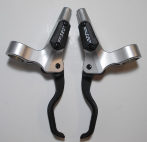 MANETE DE FRANA SHIMANO DEORE XT BL-M756S DREAPTA & STANGA COLIER 22.2MM INCL. SM-BH63 1300/1700MM ULEI 50CC X2 AMBALAT IND.