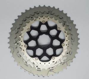 PINION SHIMANO CS-M8000 32-37-46T PT. 11-46T