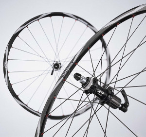 ROTI SHIMANO DEORE XT WH-M775 F&S PT. DISC CENTER LOCK JANTA:26 CLINCHER(COMPATIBILA TUBELESS) FARA HUSA VRAC